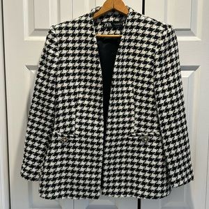 NWOT Chanel buttons black and white check blazer